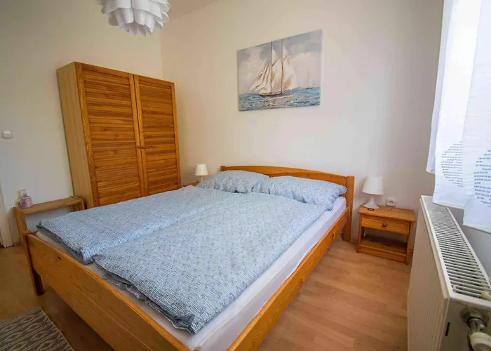 Apartment In 19093 *