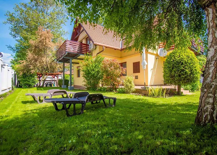 Apartment In 19093 *