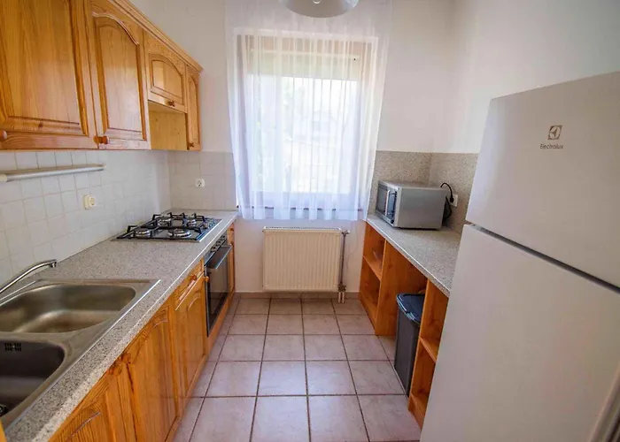 Apartment In 19093 *